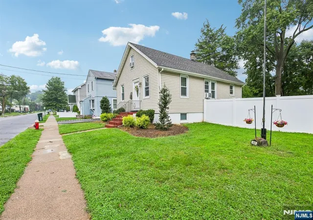 Photo 3 of Single family home for sale at 60 Palisade Ave, Emerson, NJ 07630 | MLS# 26033243 | Listing updated on 2026-09-15
