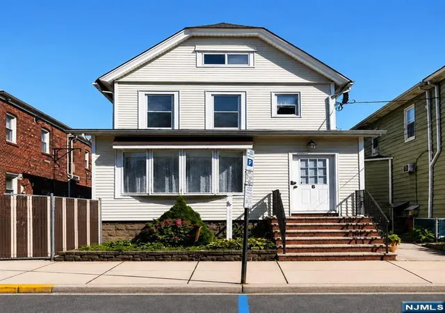 Photo 1 of Single family home for sale at 6 Lincoln Pl, East Rutherford, NJ 07073 | MLS# 26033244 | Listing updated on 2026-09-02
