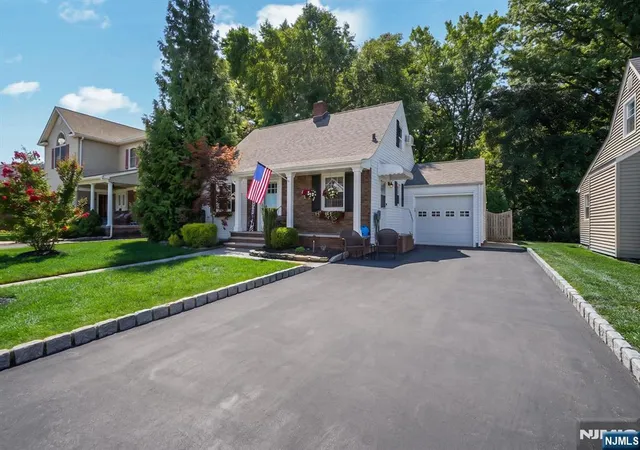 Photo 3 of Single family home for sale at 442 Central Park Dr, New Milford, NJ 07646 | MLS# 26033268 | Listing updated on 2026-09-18