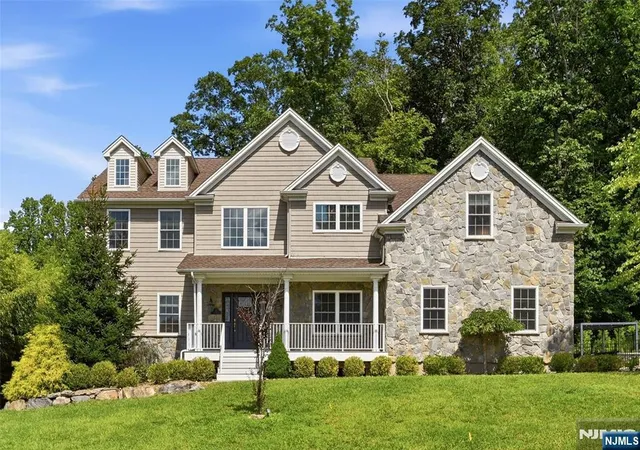 Photo 1 of Single family home for sale at 5 Jared Pl, Mount Olive Township, NJ 07828 | MLS# 26033274 | Listing updated on 2026-09-03
