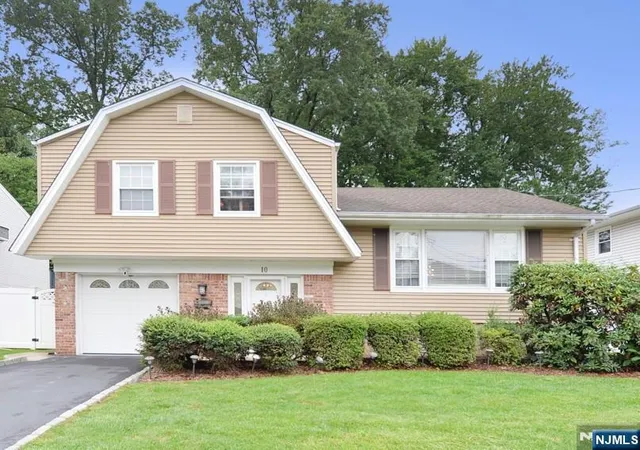 Photo 1 of Sale Pending at 10 Sieber Ct, Bergenfield, NJ 07621 | MLS# 26033297 | Listing updated on 2026-10-13