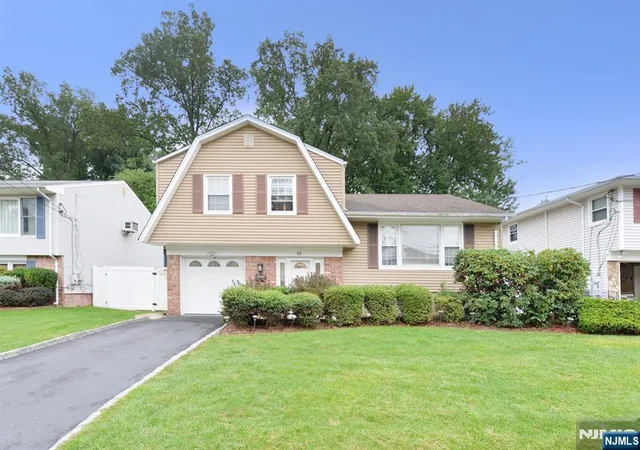 Photo 2 of Sale Pending at 10 Sieber Ct, Bergenfield, NJ 07621 | MLS# 26033297 | Listing updated on 2026-10-13