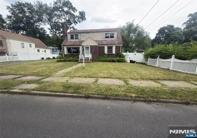 Photo 3 of Single family home for sale at 131 Intervale Rd, Teaneck, NJ 07666 | MLS# 26033305 | Listing updated on 2026-10-14