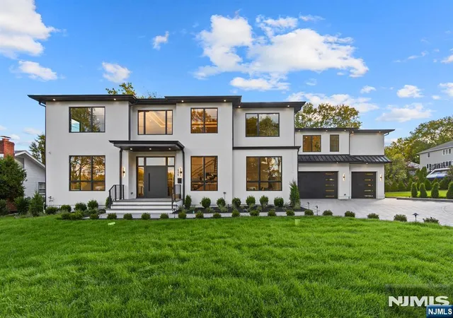 Photo 1 of Single family home for sale at 236 Woodcrest Ave, Paramus, NJ 07652 | MLS# 26033319 | Listing updated on 2026-10-25
