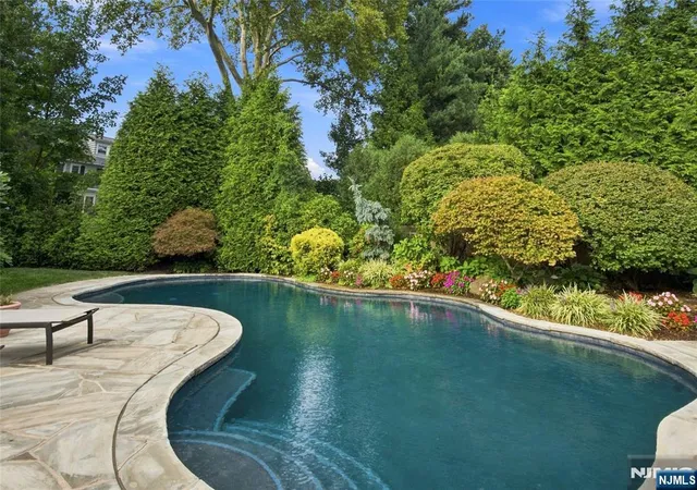 Photo 4 of Single family home for sale at 295 Hamilton Ave, Glen Rock, NJ 07452 | MLS# 26033322 | Listing updated on 2026-09-08