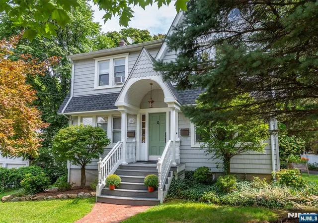 Photo 3 of Sale Pending at 241 Hope St, Ridgewood, NJ 07450 | MLS# 26033323 | Listing updated on 2026-10-15
