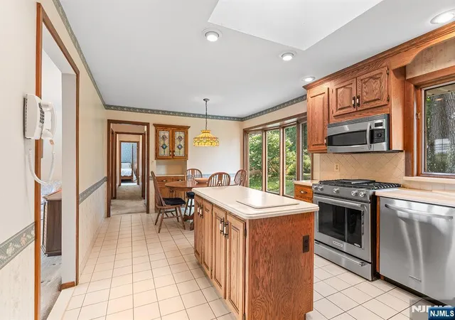 Photo 4 of Sale Pending at 168 Rafkind Rd, Bloomingdale, NJ 07403 | MLS# 26033334 | Listing updated on 2026-09-25