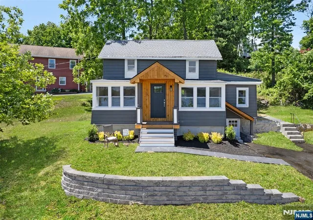 Photo 3 of Single family home for sale at 72 Koclas Dr, Netcong Borough, NJ 07857 | MLS# 26033335 | Listing updated on 2026-10-04
