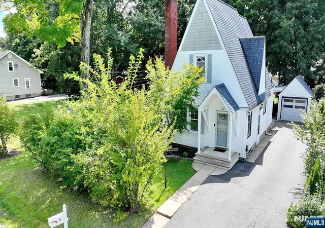 Photo 1 of Sale Pending at 29 Silver Birch Ave, Oakland, NJ 07436 | MLS# 26033353 | Listing updated on 2026-10-13