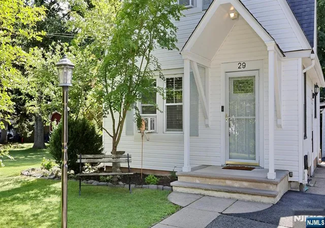 Photo 2 of Single family home for sale at 29 Silver Birch Ave, Oakland, NJ 07436 | MLS# 26033353 | Listing updated on 2026-09-29