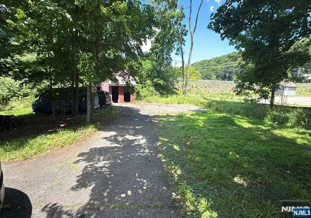 Photo 3 of Single family home for sale at 1581 Sussex Turnpike, Randolph Township, NJ 07869 | MLS# 26033357 | Listing updated on 2026-09-09