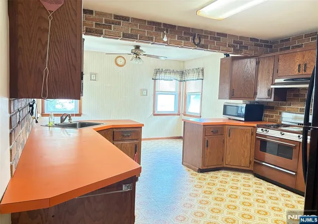 Photo 4 of Sale Pending at 218 Pandolfi Ave, Secaucus, NJ 07094 | MLS# 26033361 | Listing updated on 2026-09-17