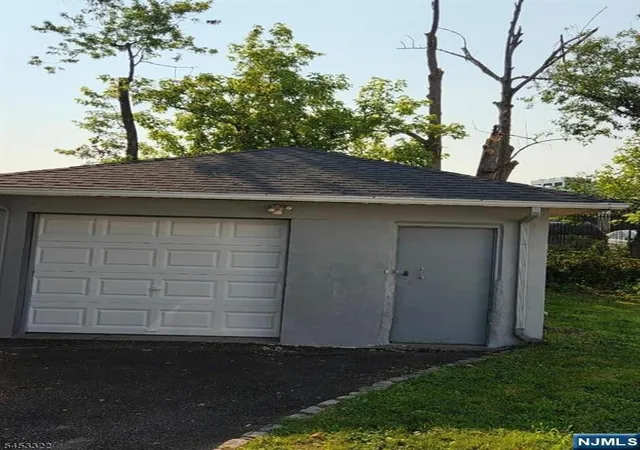 Photo 3 of Single family home for sale at 195 Kerrigan Blvd, Newark, NJ 07106 | MLS# 26033372 | Listing updated on 2026-09-08