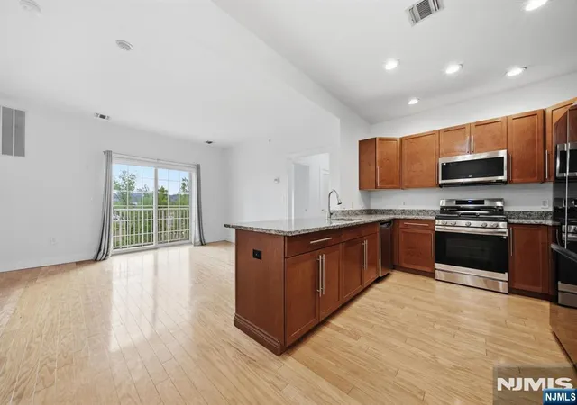 Photo 2 of Condo for sale at 3404 Windsor Park Ct, Englewood, NJ 07631 | MLS# 26033382 | Listing updated on 2026-10-15