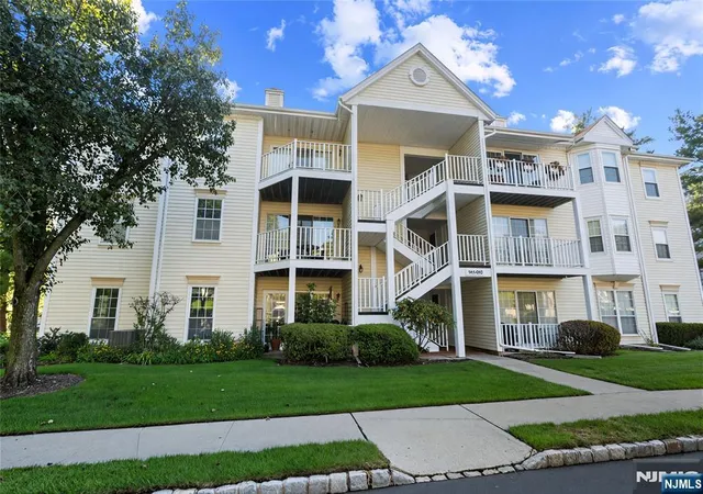 Photo 2 of Sale Pending at 952 Juniper Way, Mahwah, NJ 07430 | MLS# 26033414 | Listing updated on 2026-10-09