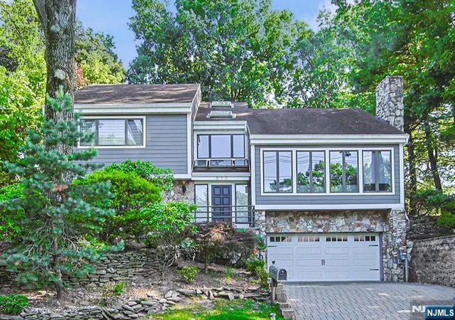 Single family home for sale at 570 Grandview Ter, Leonia, NJ 07605 | MLS# 26033446
