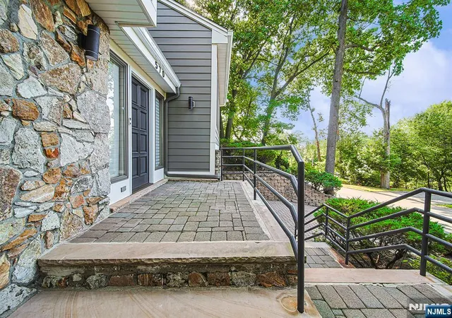 Photo 3 of Single family home for sale at 570 Grandview Ter, Leonia, NJ 07605 | MLS# 26033446 | Listing updated on 2026-09-10