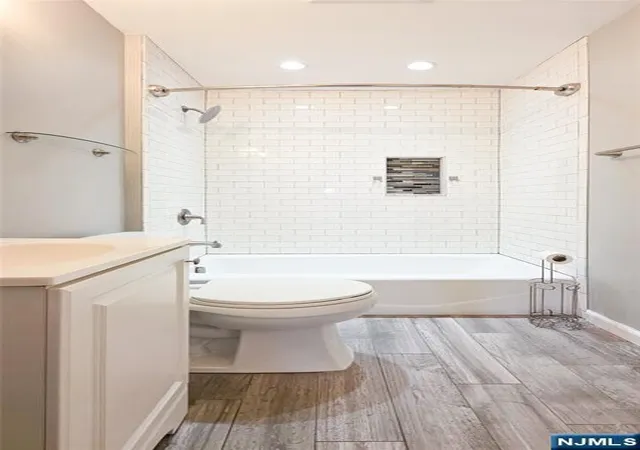 Photo 3 of Single family home for sale at 231 Linden Pl, New Milford, NJ 07646 | MLS# 26033458 | Listing updated on 2026-09-08