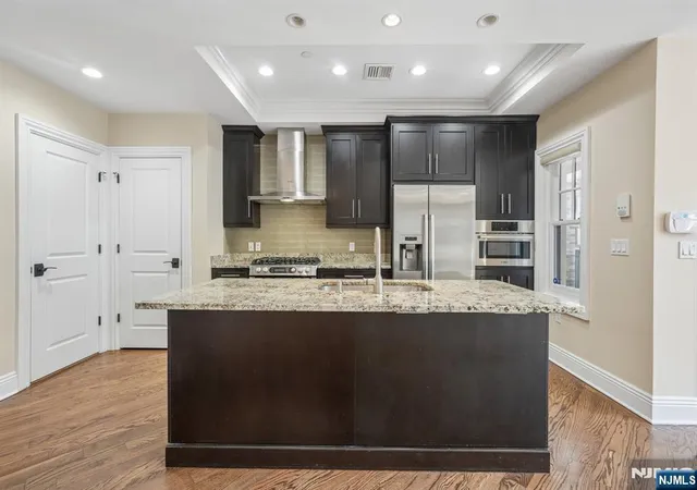 Photo 4 of Townhouse for sale at 20 Marquis Ct, Edgewater, NJ 07020 | MLS# 26033476 | Listing updated on 2026-09-16