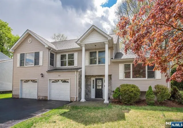 Photo 1 of Single family home for sale at 728 Prospect St, Glen Rock, NJ 07452 | MLS# 26033489 | Listing updated on 2026-09-06