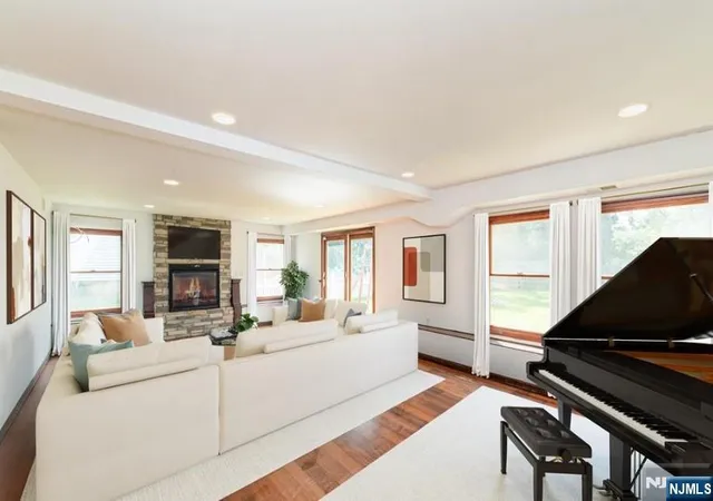 Photo 3 of Single family home for sale at 728 Prospect St, Glen Rock, NJ 07452 | MLS# 26033489 | Listing updated on 2026-09-06