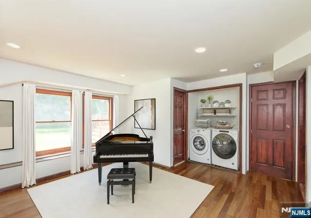 Photo 3 of Single family home for sale at 728 Prospect St, Glen Rock, NJ 07452 | MLS# 26033489 | Listing updated on 2026-09-06