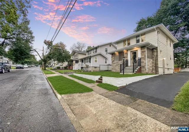 Photo 2 of Single family home for sale at 81 Franklin Rd, Teaneck, NJ 07666 | MLS# 26033500 | Listing updated on 2026-09-06