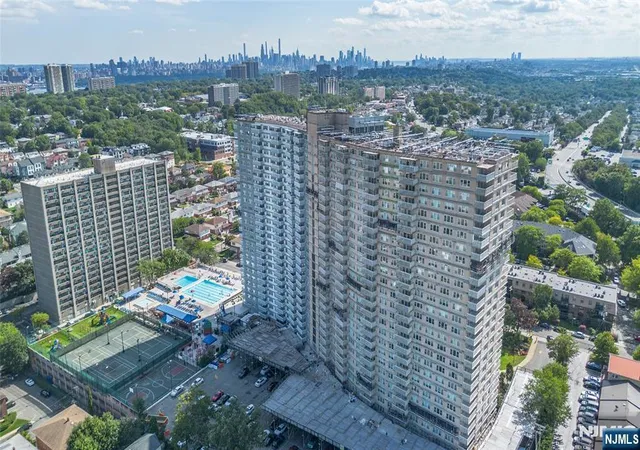 Photo 1 of Sale Pending at 555 North Ave #4U, Fort Lee, NJ 07024 | MLS# 26033530 | Listing updated on 2026-10-16