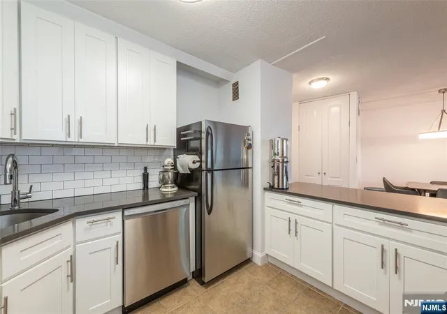 Listing Photo 1 - Condo for sale in building located at 555 N Ave, Fort Lee, NJ 07024 - Unit #4U