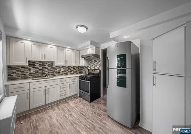 Listing Photo 4 - Condo for sale in building located at 1244 Inwood Ter, Fort Lee, NJ 07024 - Unit #B