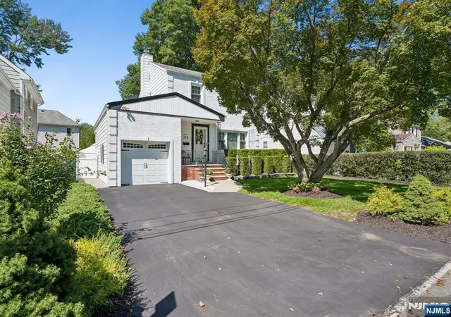 Photo 2 of Single family home for sale at 25 Swan, Livingston, NJ 07039 | MLS# 26033611 | Listing updated on 2026-09-09