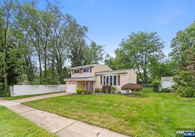 Photo 2 of Sale Pending at 39 Hastings Rd, Old Bridge, NJ 08857 | MLS# 26033658 | Listing updated on 2026-10-15