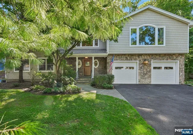 Photo 1 of Single family home for sale at 74 Lakeshore Dr, Oakland, NJ 07436 | MLS# 26033692 | Listing updated on 2026-10-13