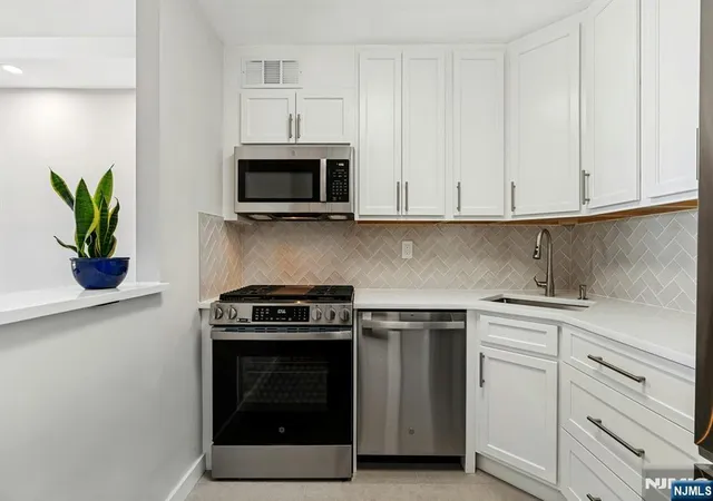 Photo 2 of Sale Pending at 2000 Linwood Ave #14D, Fort Lee, NJ 07024 | MLS# 26033710 | Listing updated on 2026-10-02