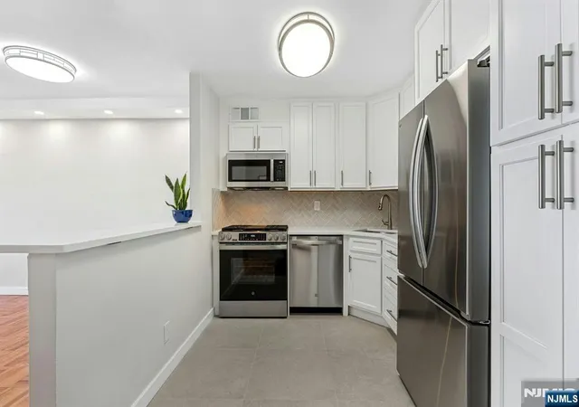 Photo 3 of Sale Pending at 2000 Linwood Ave #14D, Fort Lee, NJ 07024 | MLS# 26033710 | Listing updated on 2026-10-02