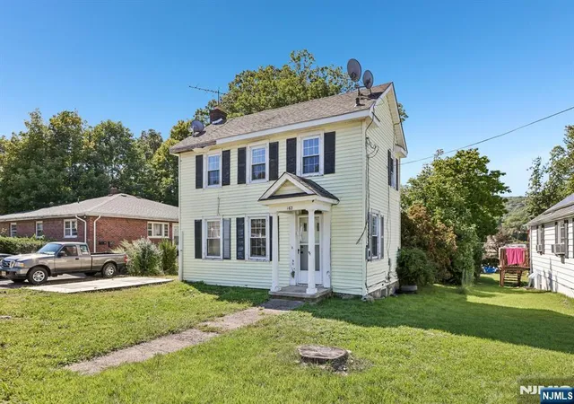 Single family home for sale at 162 Chestnut St, Boonton Town, NJ 07005 | MLS# 26033728