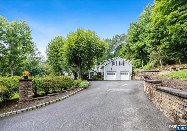 Photo 4 of Sale Pending at 72 Hopper Farm, Upper Saddle River, NJ 07458 | MLS# 26033760 | Listing updated on 2026-09-18