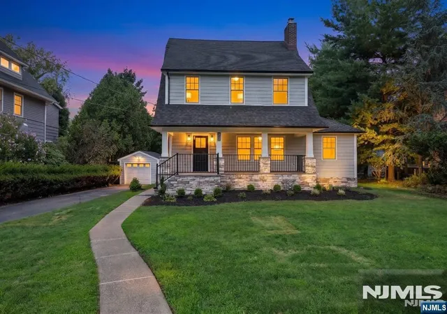 Photo 2 of Single family home for sale at 613 Hillcrest Rd, Ridgewood, NJ 07450 | MLS# 26033771 | Listing updated on 2026-10-16