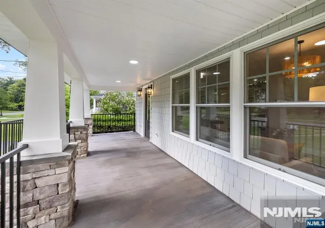Photo 3 of Single family home for sale at 613 Hillcrest Rd, Ridgewood, NJ 07450 | MLS# 26033771 | Listing updated on 2026-10-16