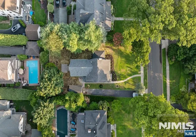Photo 32 of Single family home for sale at 613 Hillcrest Rd, Ridgewood, NJ 07450 | MLS# 26033771 | Listing updated on 2026-10-16