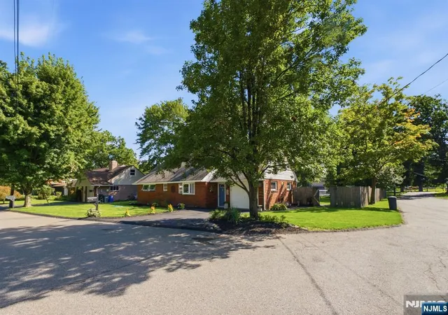 Photo 2 of Single family home for sale at 49 Oslo Dr, Rockaway Township, NJ 07866 | MLS# 26033790 | Listing updated on 2026-10-03