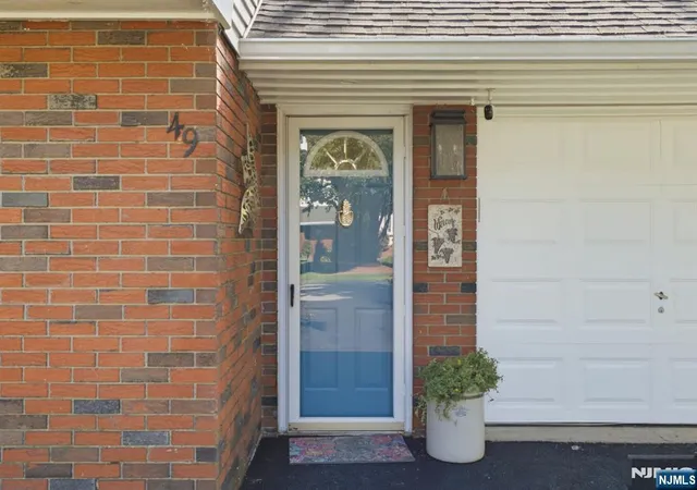 Photo 3 of Single family home for sale at 49 Oslo Dr, Rockaway Township, NJ 07866 | MLS# 26033790 | Listing updated on 2026-10-03