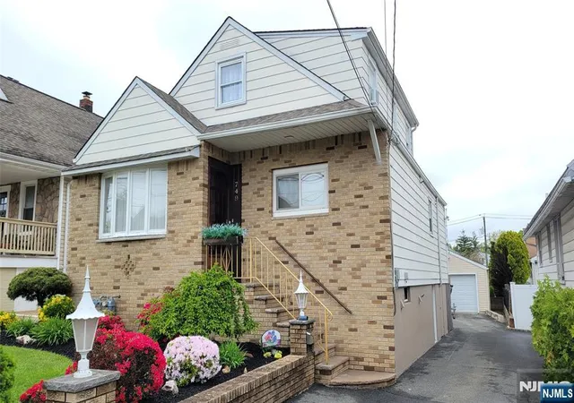 Photo 1 of Single family home for sale at 749 Ten Eyck Ave, Lyndhurst, NJ 07071 | MLS# 26033802 | Listing updated on 2026-09-15