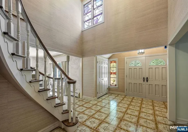 Photo 3 of Single family home for sale at 40 Mohegan Trl, Saddle River, NJ 07458 | MLS# 26033803 | Listing updated on 2026-09-08