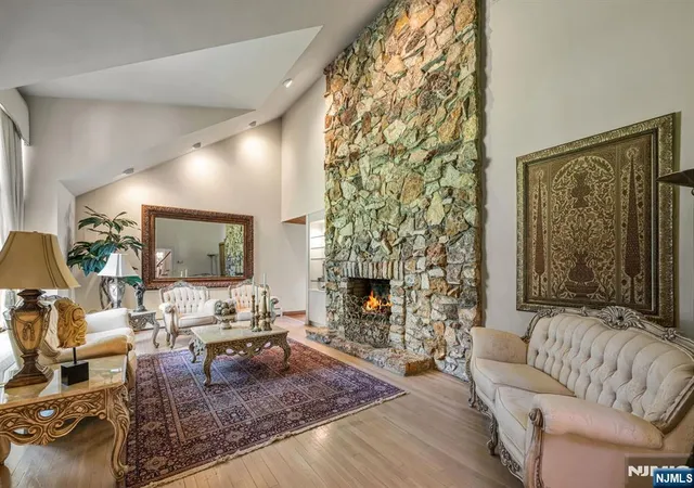 Photo 4 of Single family home for sale at 40 Mohegan Trl, Saddle River, NJ 07458 | MLS# 26033803 | Listing updated on 2026-09-08