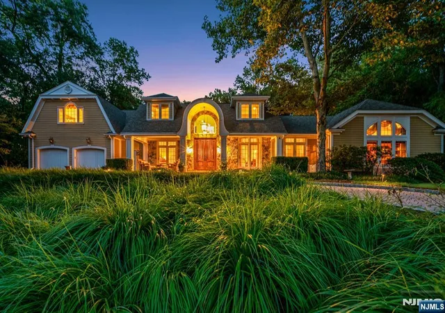 Photo 1 of Single family home for sale at 88 Bayberry Dr, Mahwah, NJ 07430 | MLS# 26033808 | Listing updated on 2026-09-15