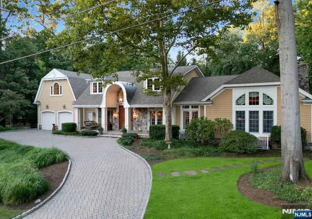 Photo 2 of Single family home for sale at 88 Bayberry Dr, Mahwah, NJ 07430 | MLS# 26033808 | Listing updated on 2026-09-15