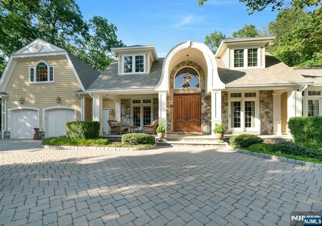 Photo 3 of Single family home for sale at 88 Bayberry Dr, Mahwah, NJ 07430 | MLS# 26033808 | Listing updated on 2026-09-15
