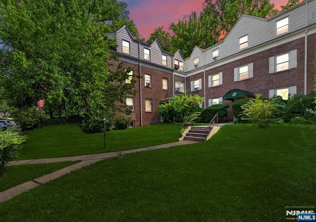 Condo for sale at 140 W Englewood Ave #5B, Teaneck, NJ 07666 | MLS# 26033814