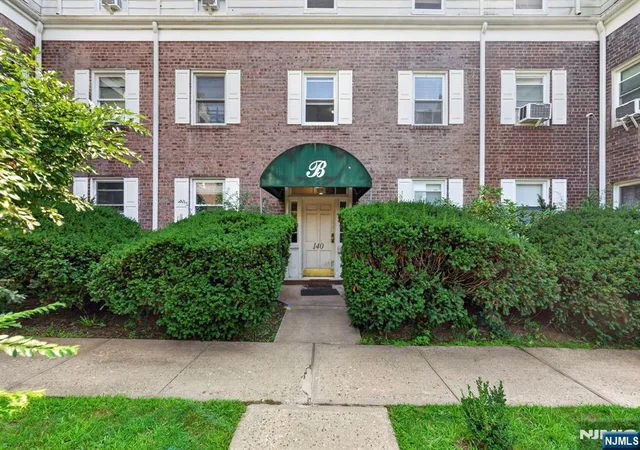 Photo 3 of Condo for sale at 140 W Englewood Ave #5B, Teaneck, NJ 07666 | MLS# 26033814 | Listing updated on 2026-09-08
